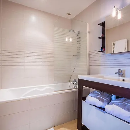 Perspective Keyweek Beachfront With Parking Center Apartman *